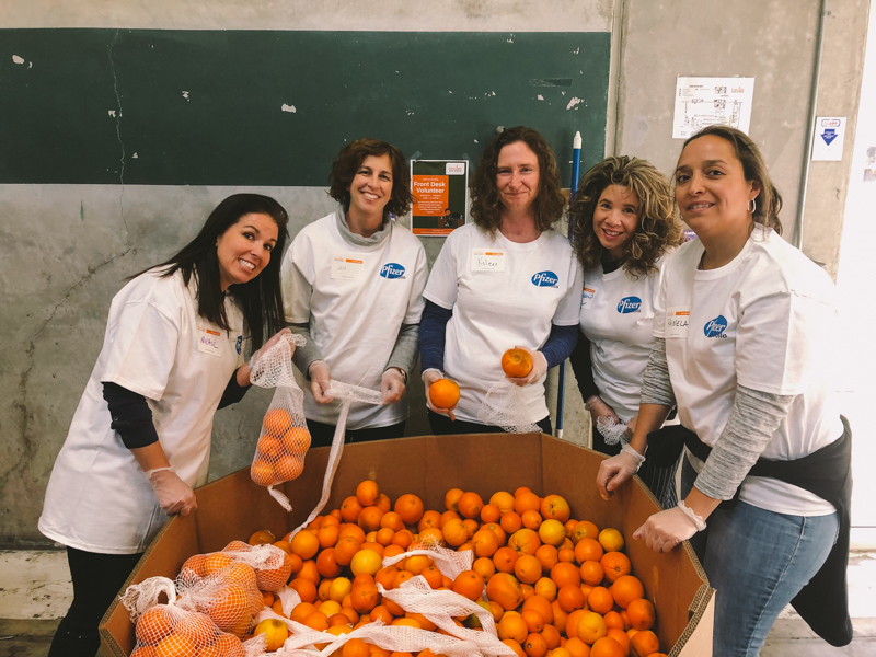 Pfizer team at Feeding San Diego distribution center
